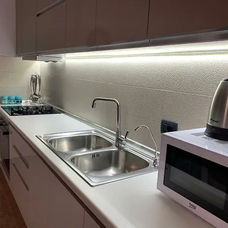 Bussola Apartment *